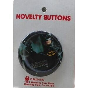 Vintage 1989 Batman Movie Batman w/Logo 1.5" Pinback Button on Card
